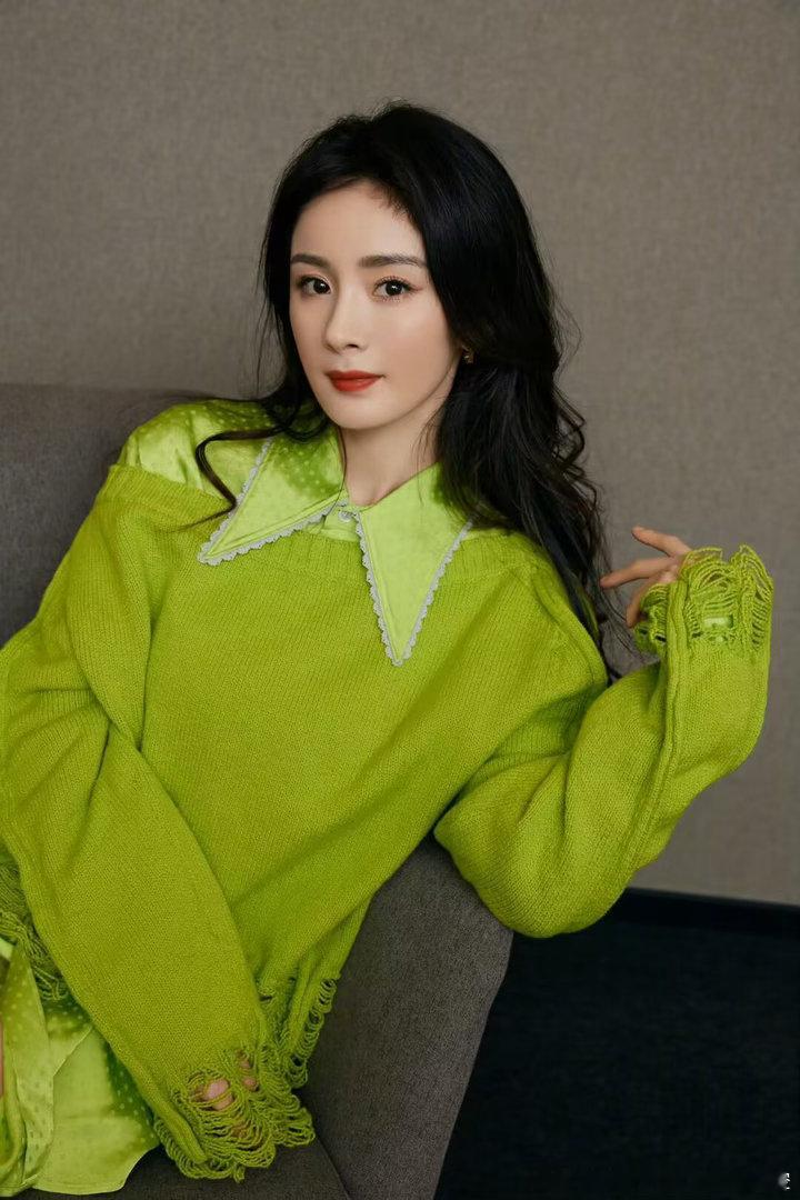 杨幂🦊杨幂小野和子全球品牌代言人“未来你会看到这个真实的世界，希望你看到