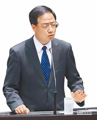 中国台湾地区行政机构负责人卓荣泰正式宣布，卫福部门将在下周一提出食安强化报告，行