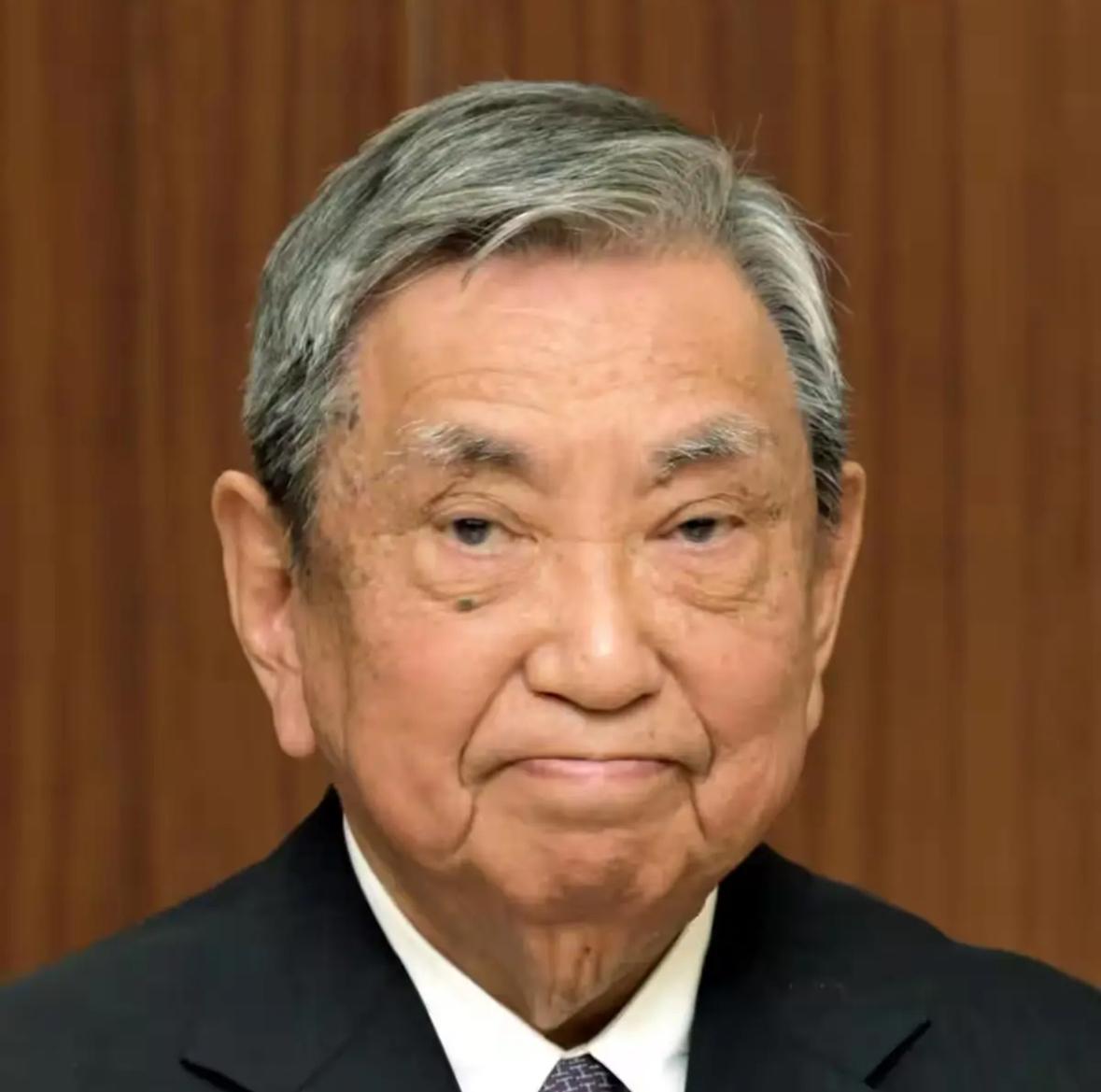 眼看日本多次示好中国没有得到积极回应，日本真的着急了，决定派出重量级代表团访华。