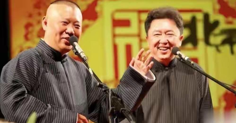 央视春晚，郭德纲上过一次。2013年，他跟于谦说了段《败家子》。效果嘛，只