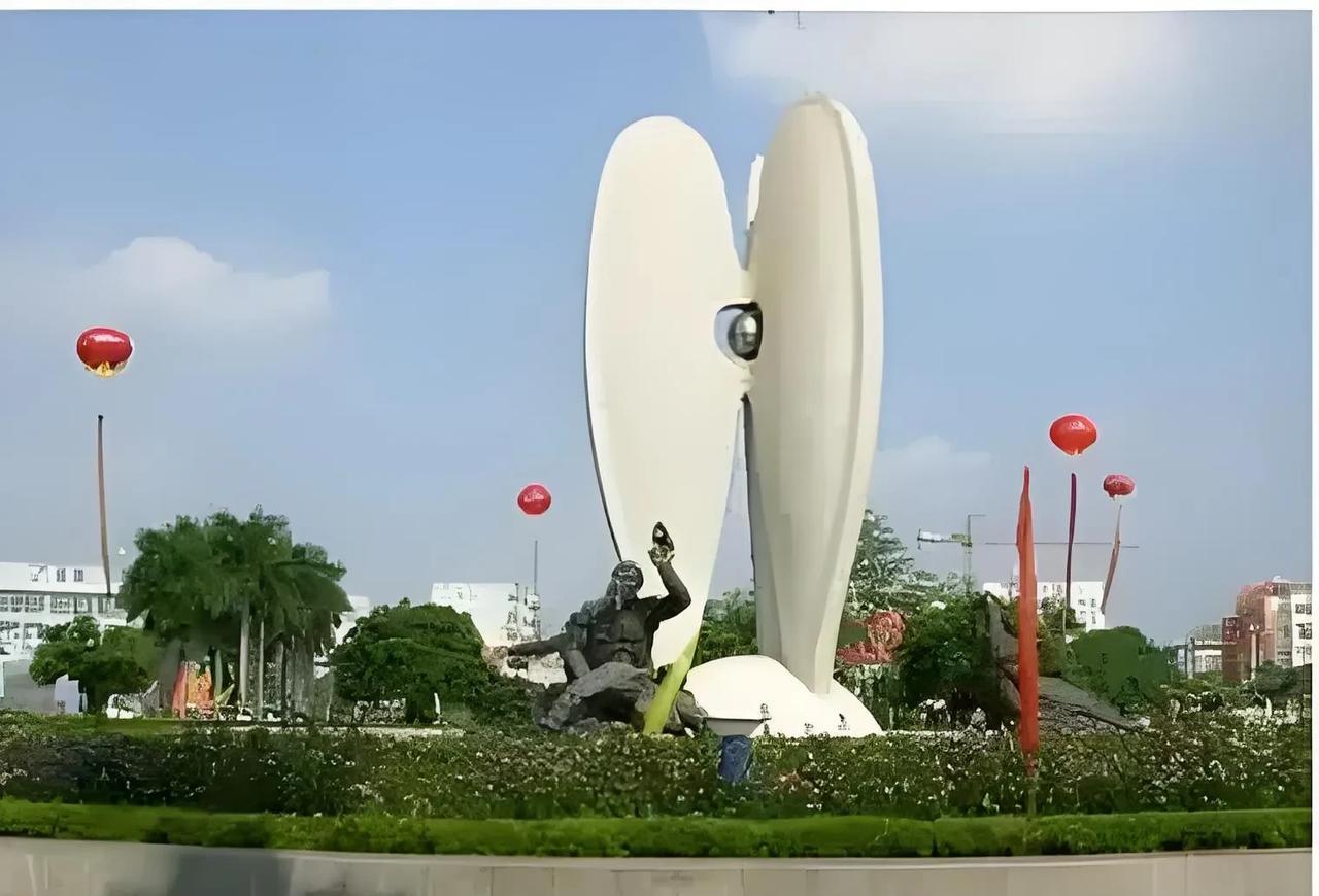 1.防城港市是北部湾畔海景生态海湾城市，被誉为“西南门户”“边陲明珠”。2.这
