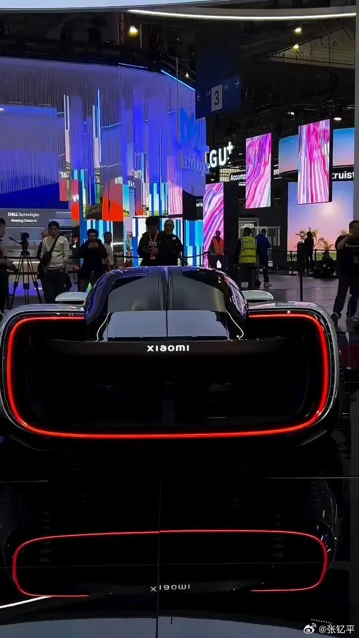 小米超跑线下实车曝光从来没有一款车，能让我盯着屁股看这么半天。不过整体造型也是战