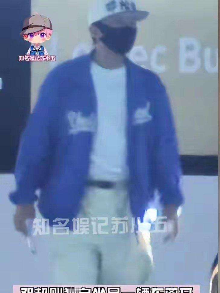 孙俪一家四口逛商场！儿子拄着拐身高直逼180，夫妻零交流遭质疑
