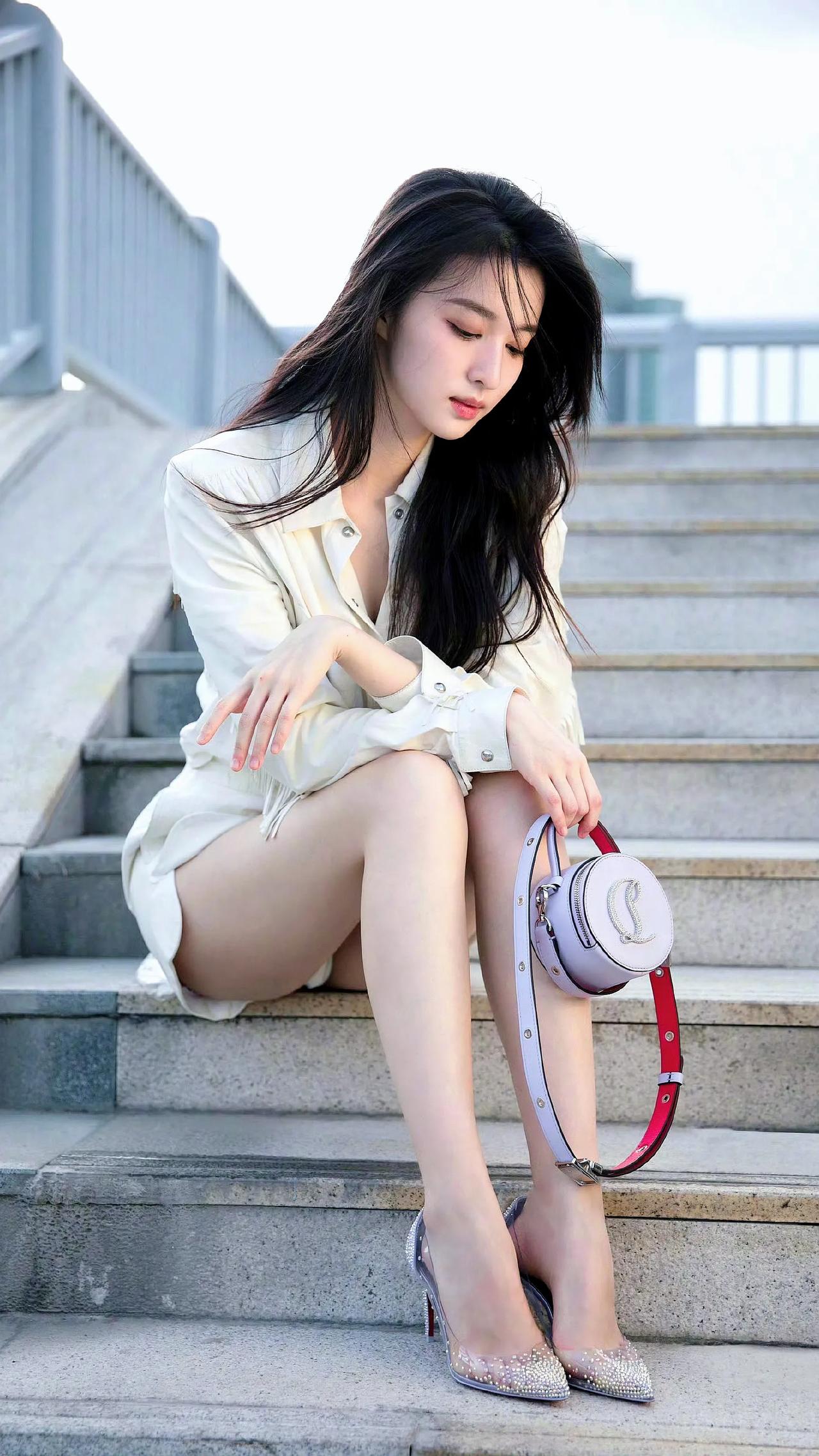 王楚然真的担得起“最美明星”这一称号。她的脸明媚大气，无可挑剔，每次看到她的照片