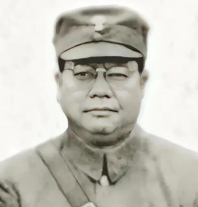 1938年，桂军189师师长俘虏了两名日军，看着日军矮小的身材，师长灵机一动，想