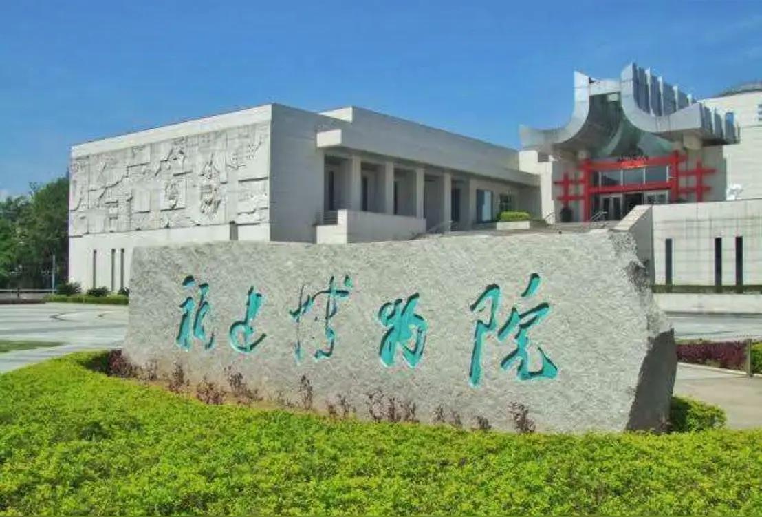 我真想问问福建博物院的领导，你们是真不懂还是装傻？看着福建博物院的文物征集令