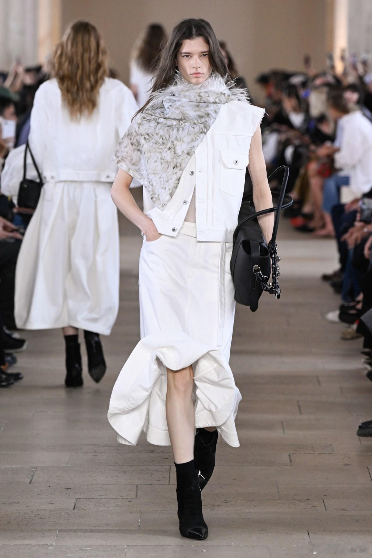 巴黎时装周runway2027春夏时装周SacaiSpring2027R