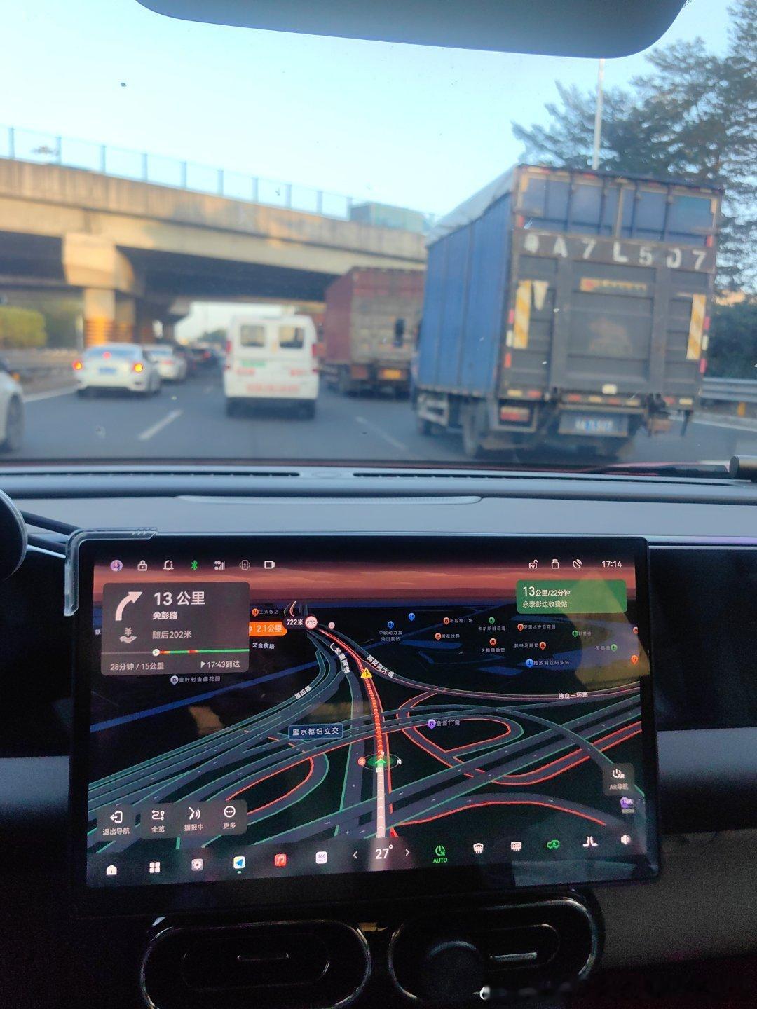 今天是什么好日子？望眼过去都是红色