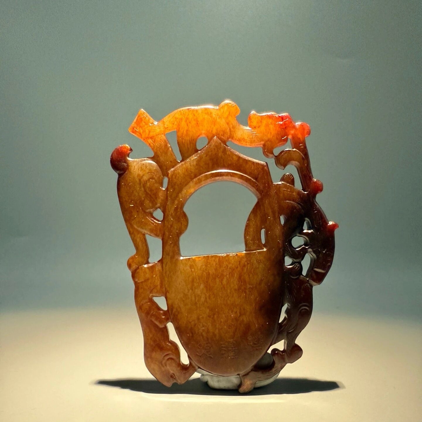 高古玉非常奇特的汉代鸡心佩，背面还带有文字，熟旧感特别强烈，马年之际，奉献给粉