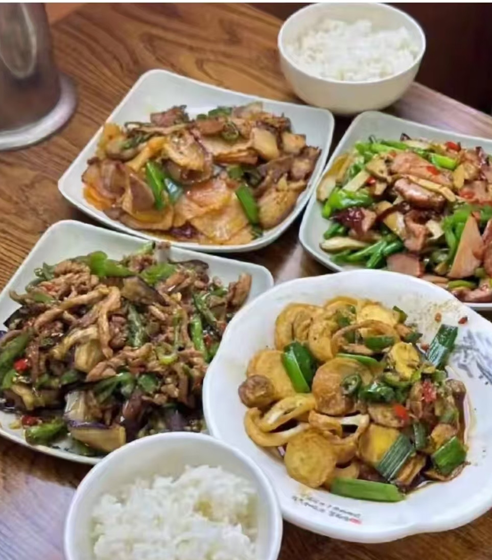 两口子的晚餐，不算寒酸吧！