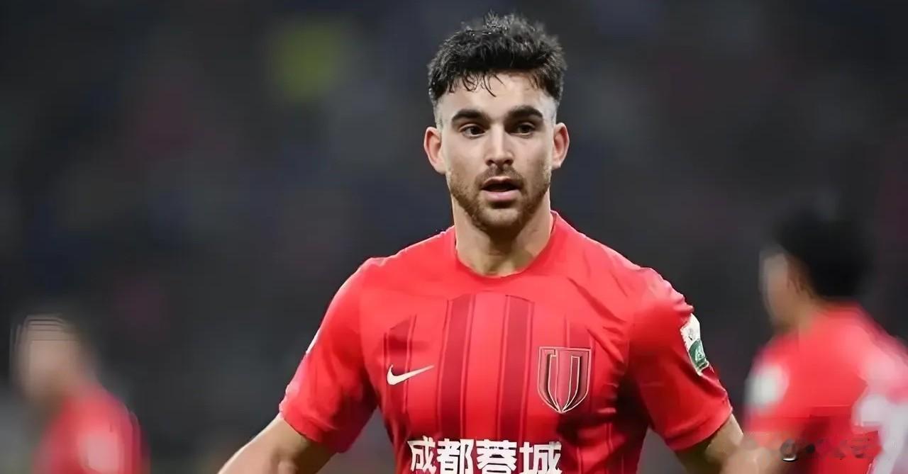 成都蓉城首位离队外援揭晓，他就是边后卫球员古尔芬克尔！作为球队后防的重要组成部