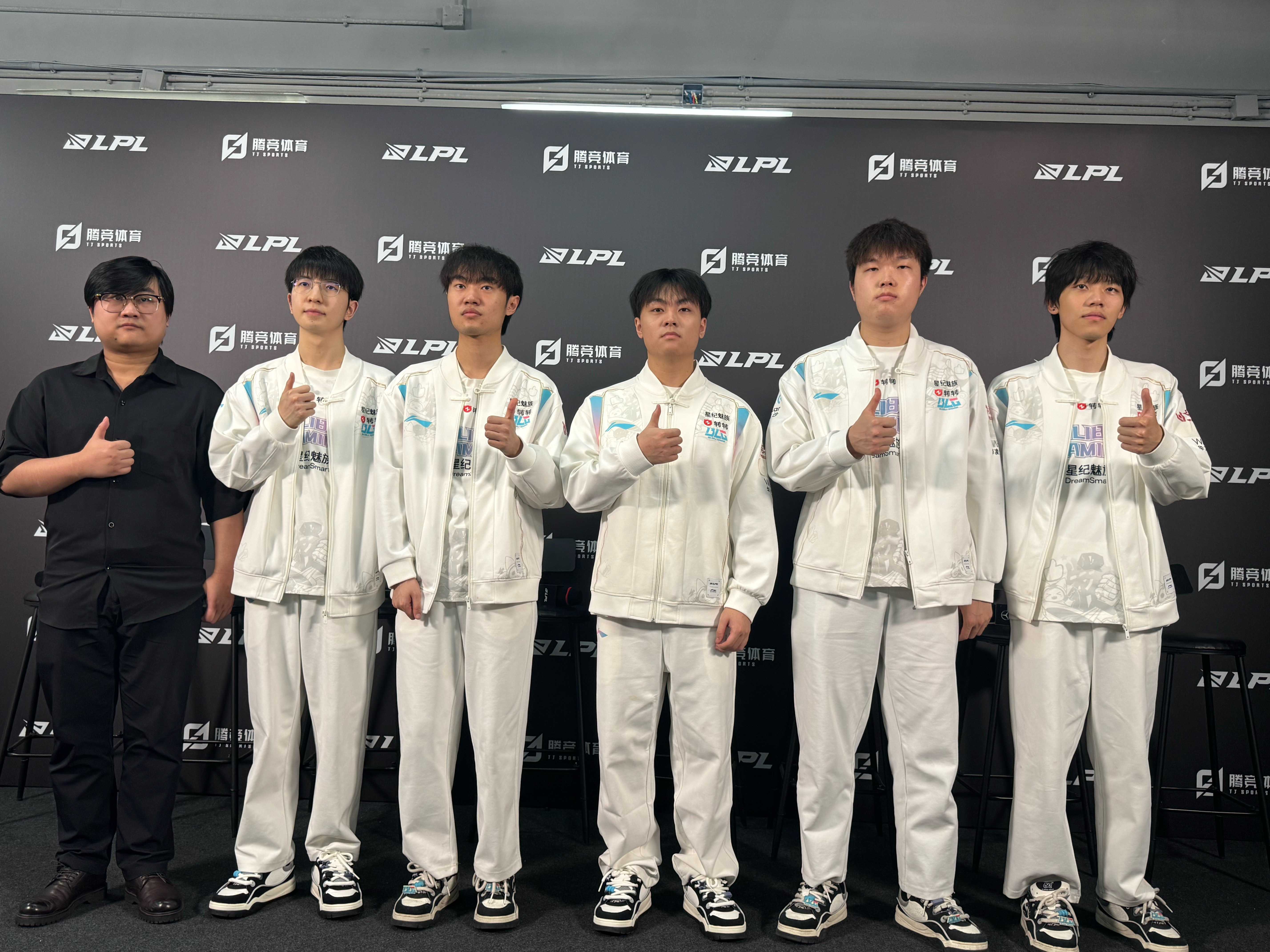 BLG回来了👍2025lpl群访wbg对战blg​​​