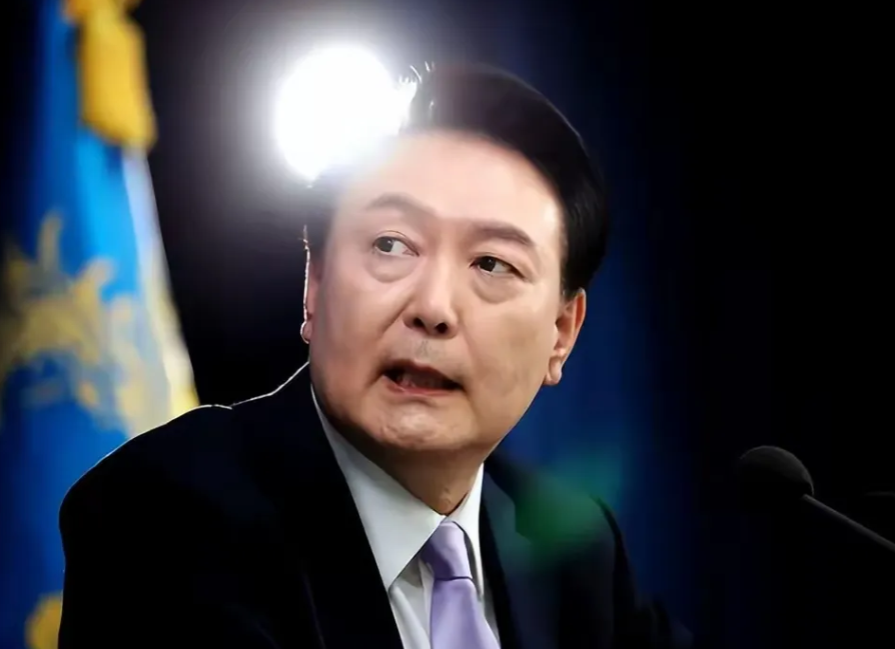 尹锡悦被判决！韩国总统尹锡悦的惩处结果正式出炉。此前，他擅自下达戒严令，引发韩国