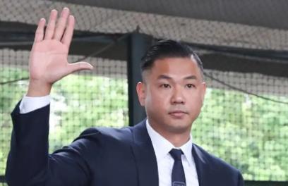 这声“感谢”太刺耳。小S对着镜头说“感谢老天爷没把陈建州带走”时，眼眶泛红。