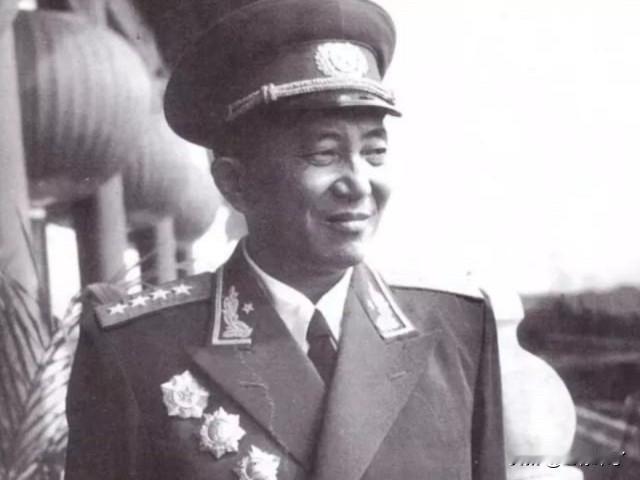 1949年5月，太原战役硝烟未散，罗瑞卿正忙着清点缴获装备，准备随大军西征。突然