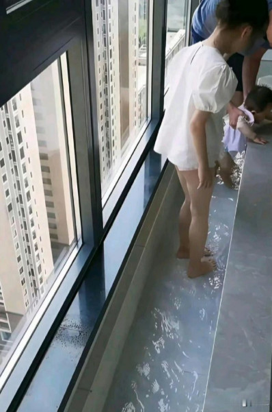 买到楼下的人家，估计肠子都悔青了吧？