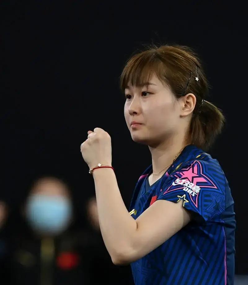 发球越狠，输得越惨。国乒这个“秘密武器”把自己卡死了。你看她比赛就懂。砍式