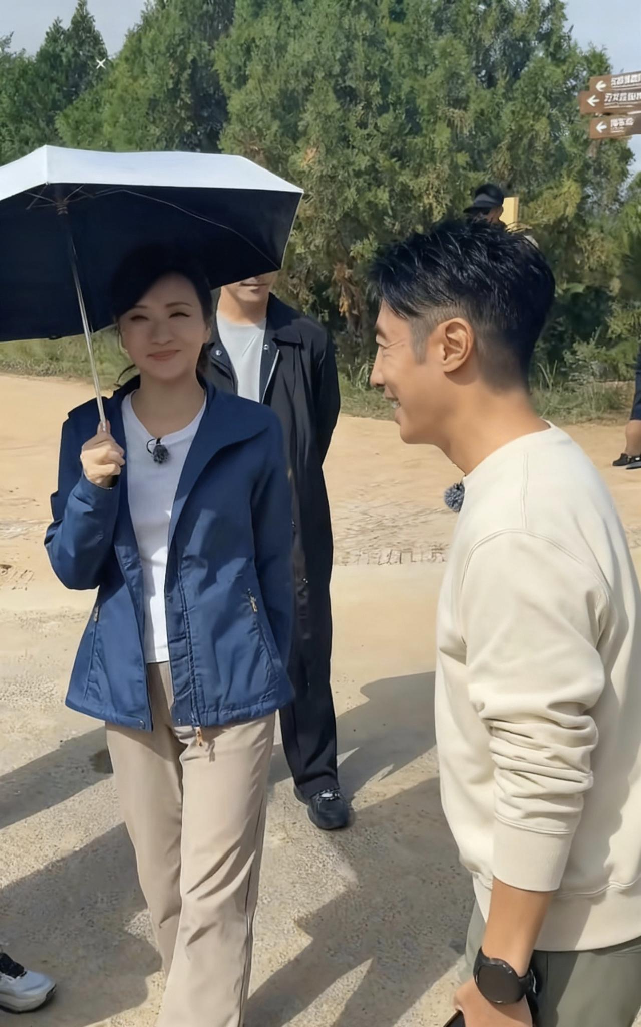 羡慕嫉妒撒贝宁能跟万人迷陈好这么近距离的接触。
