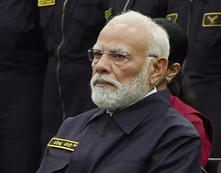 美印蜜月期结束后，中印关系滞停，印度活动的国际空间被压缩。印度总理是如何应对这一