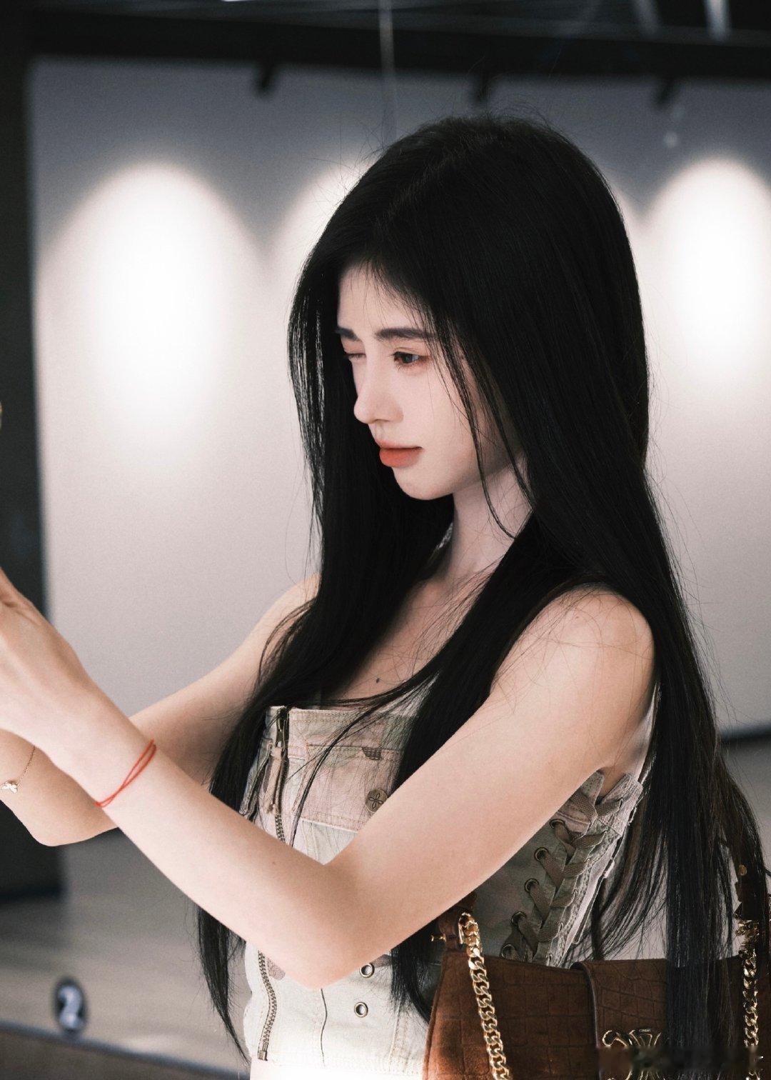 白鹿鞠婧祎同框，两个人居然还是同岁？！