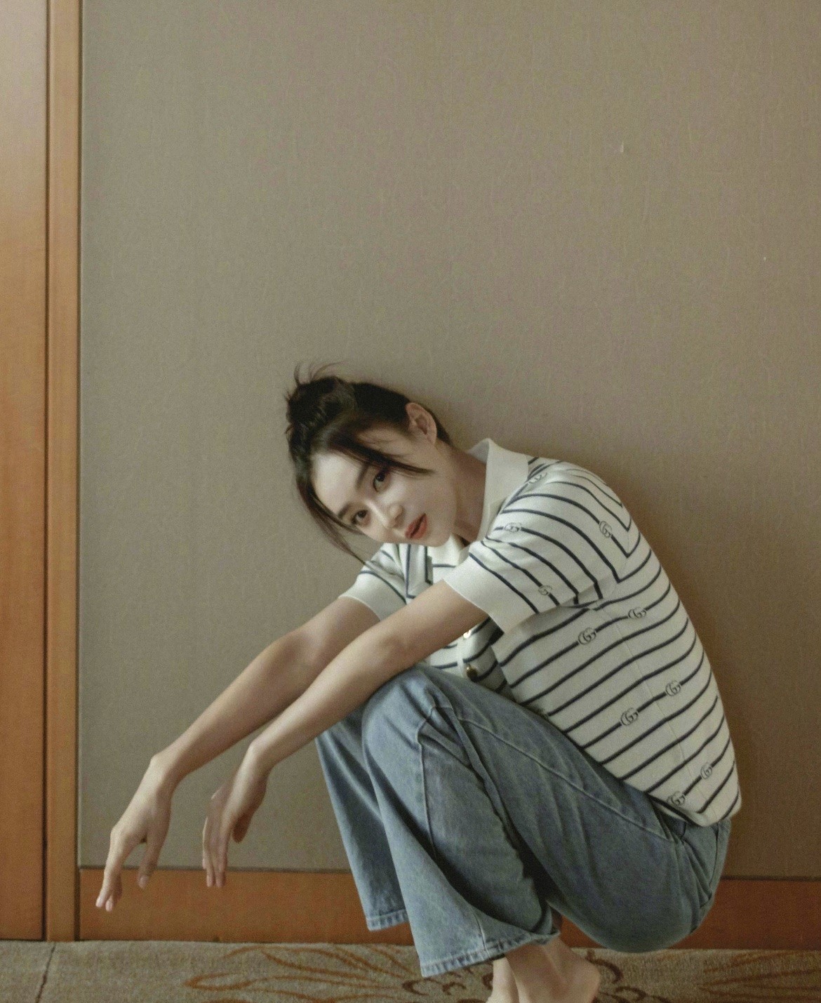 袁姗姗，165cm，垫着脚尖。