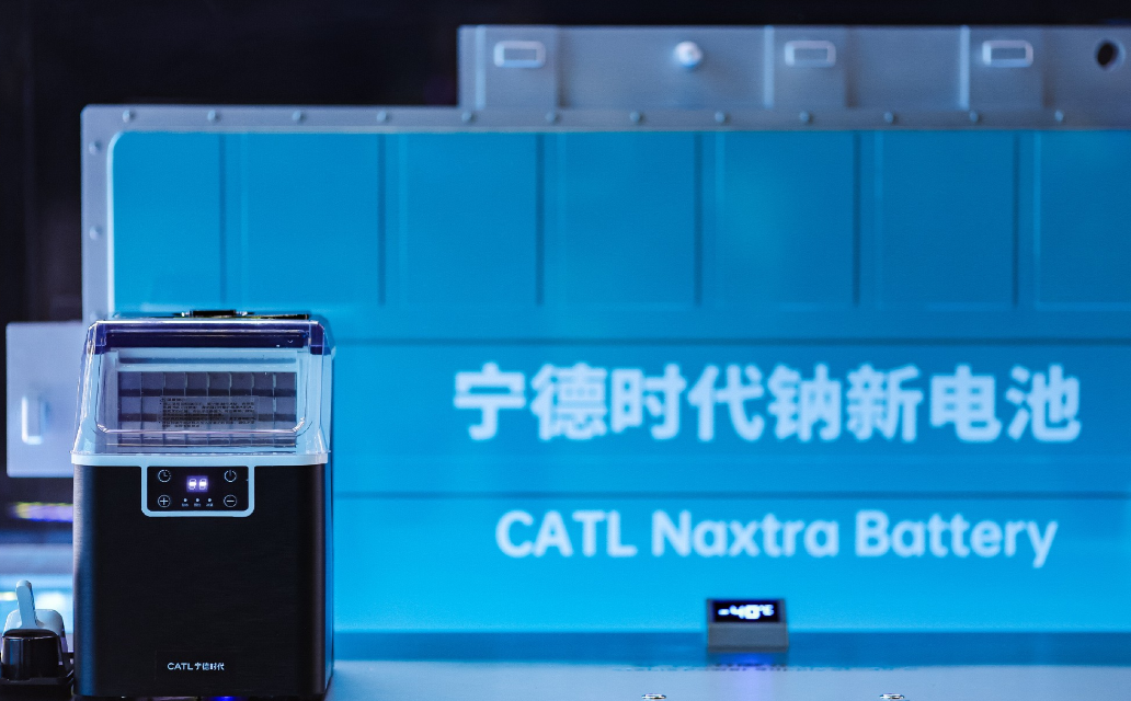 因为物理特性，磷酸铁锂电池想要做到和三元锂电池一样优秀的能量密度，把续航突破10