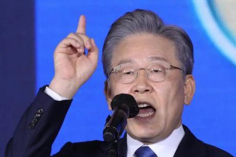 果不其然，李在明在华盛顿一句“安全靠美国，经济不再靠中国”，把韩国出口三成市场、