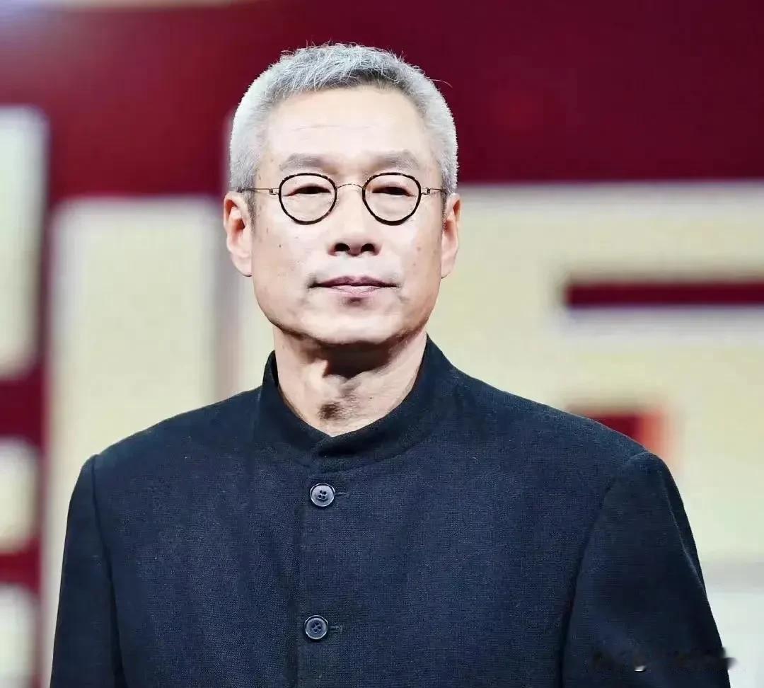 世上最大的悲哀，莫过于被自己养大的孩子，狠狠的咬一口，刘佩琦就是这样的。他哥