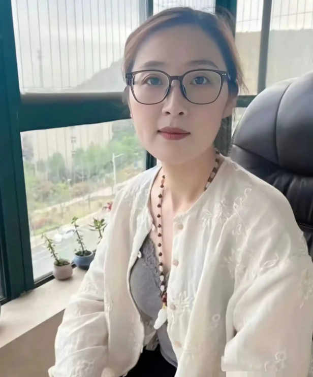 猜她多大年龄，能猜得到出来吗