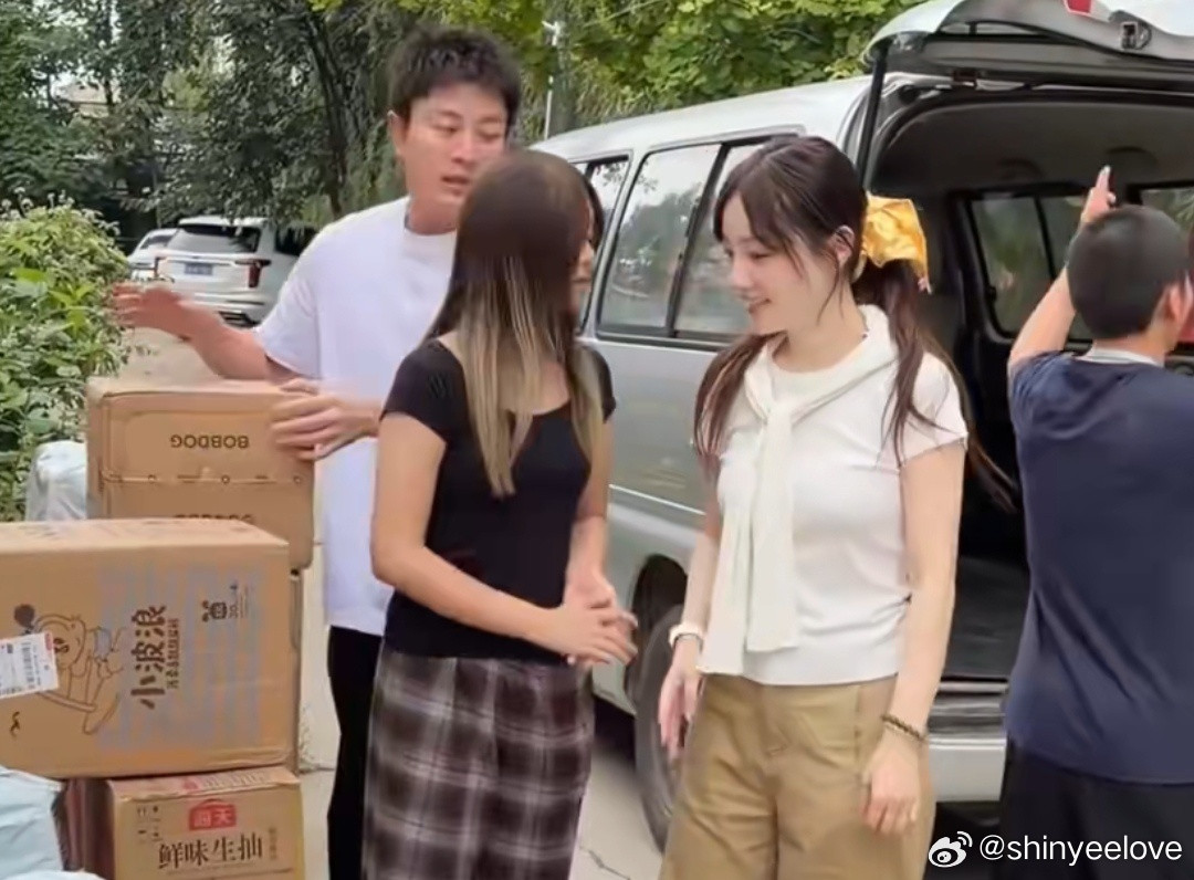 贾乃亮的隐忍你就学吧这样居然还能同框​​​