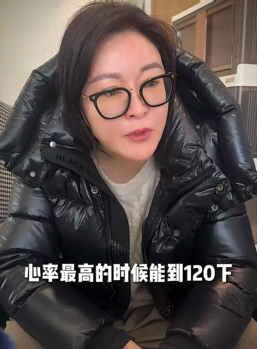 52岁前央视主持王小骞哭了，11岁女儿追求瘦，极端减肥吃水煮菜，心肌和肝损伤住院
