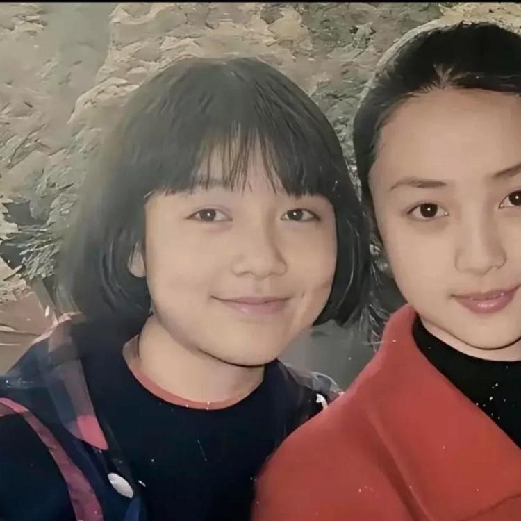 “水灵”这两个字，是琼瑶当面定下的。1997年，22岁的蒋勤勤第一次见琼瑶。琼