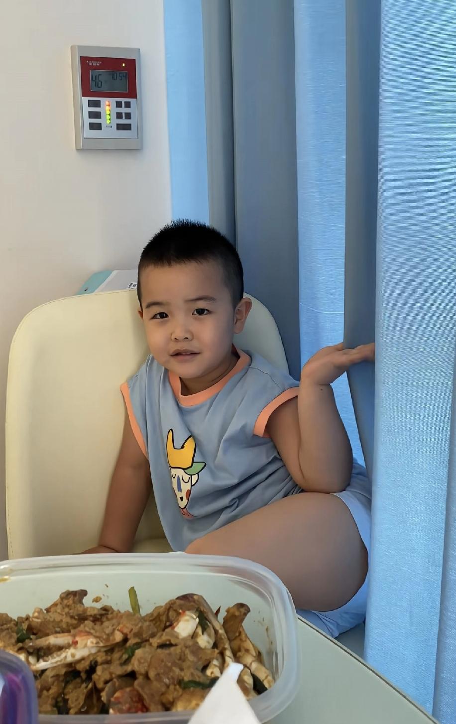 佟丽娅的头号闺蜜应该不是董璇，而是温宇。她俩很久以前就是好闺蜜了，这么多年感