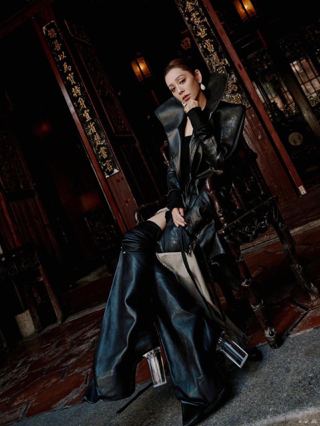 女王陛下，膜拜膜拜你