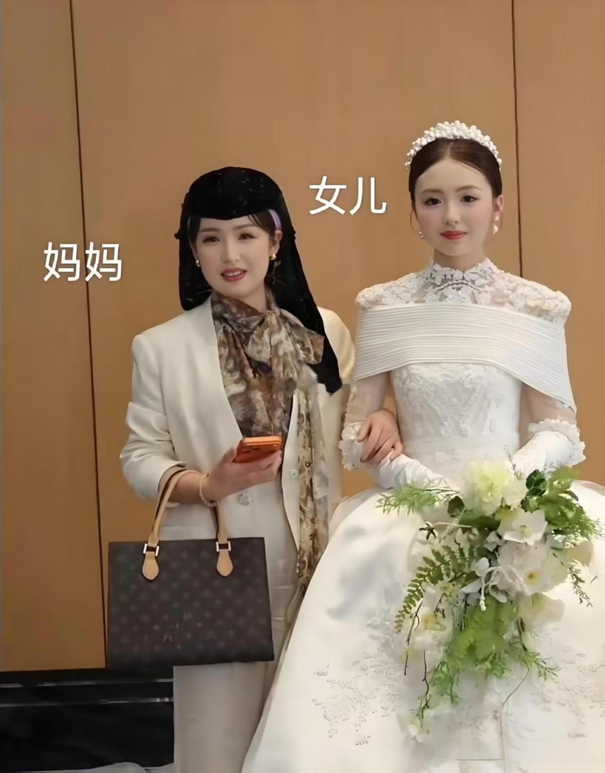 新娘的妈妈才32岁，回族人好漂亮。​​​