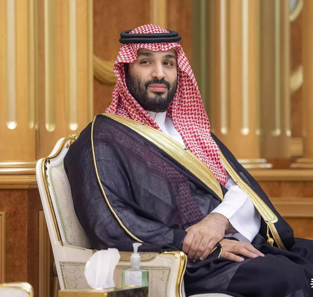 头一天宣布、第二天出发，阿联酋王储紧急访华了！4月11日，阿联酋阿布扎比媒体