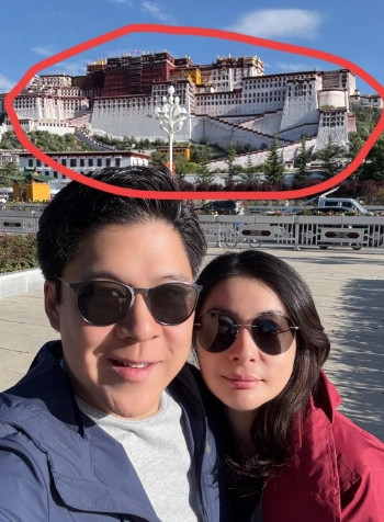 郭晶晶发布西藏旅游的夫妻照我发现一个难以切齿的细节肉眼可见，以他俩一贯都是