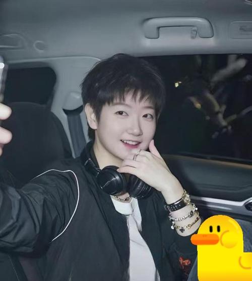 一觉睡醒，这事儿居然全网刷屏了。昨晚23点，某知名运动品牌官博icon更