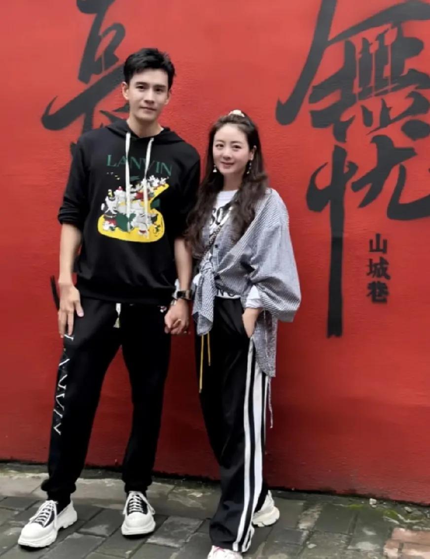 终于明白，经超对大自己6岁的小李琳心动了，因为小李琳年轻时，能把塑料衣服穿出高级