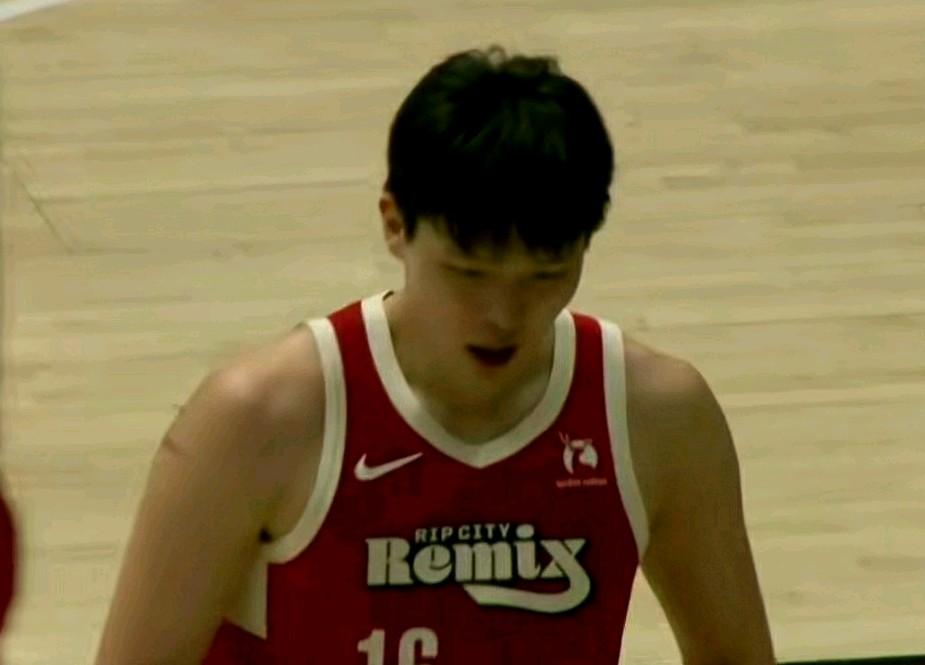 说实话：杨瀚森就是体能拉练！！！4天4赛！开拓者管理层也是用心良苦，菜鸟杨瀚