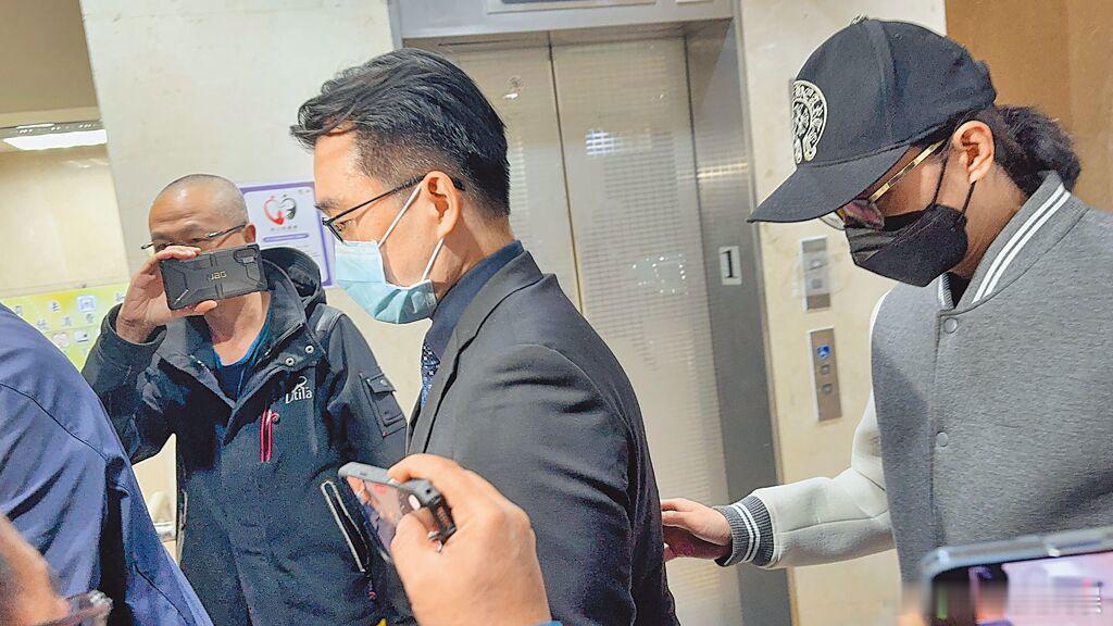 李威入教原因据台媒，《放羊的星星》演员李威昨日被传唤出庭为精舍杀人案作证，他透