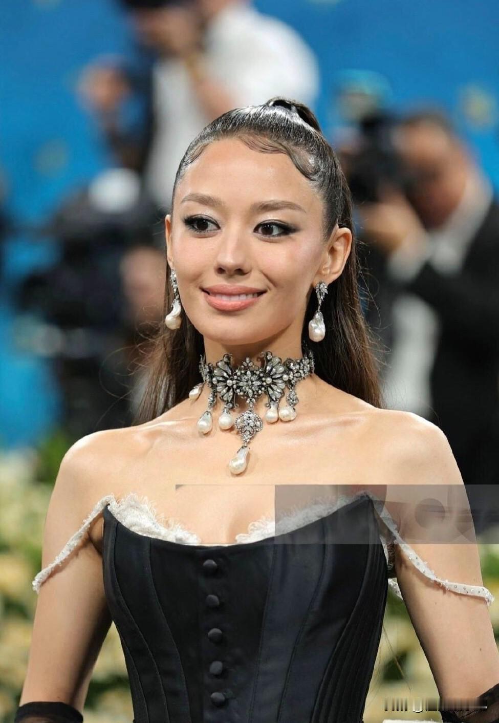 朗朗老婆的妆容越来越夸张了！