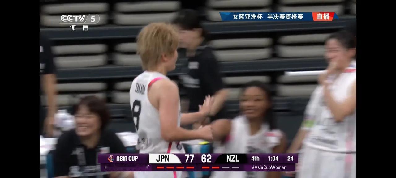 日本队高田真希36岁还打亚洲杯，她们内线实在没人，我们的30岁老将，也该逐步更换