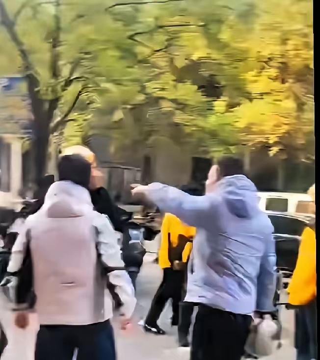 两人都度过危险期了，等醒过来后，会不会是站长懵了副站长也懵了，明明受伤的我