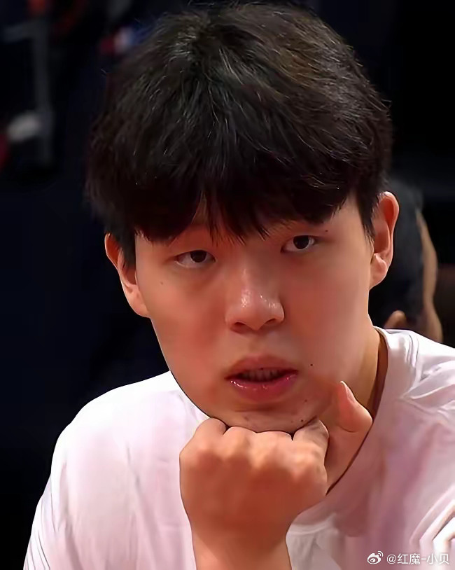 一秒钟都没上。开拓者主帅直接把他死死地按在板凳上，整整48分钟，他就那么手托着下