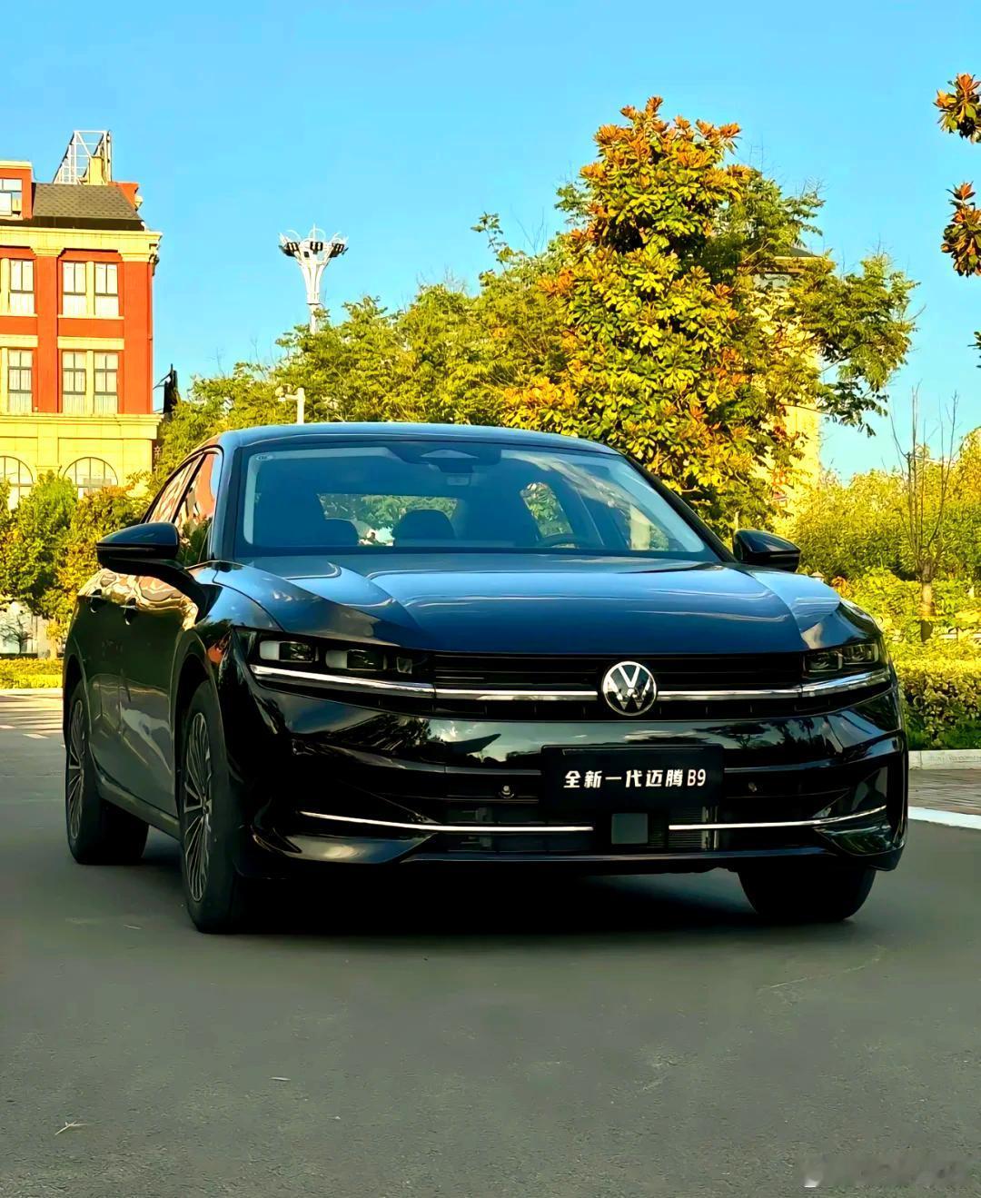 无人在意的角落，坂道在思考镀铬亮条算不算也是一种贯穿式日间行车灯。大v聊车