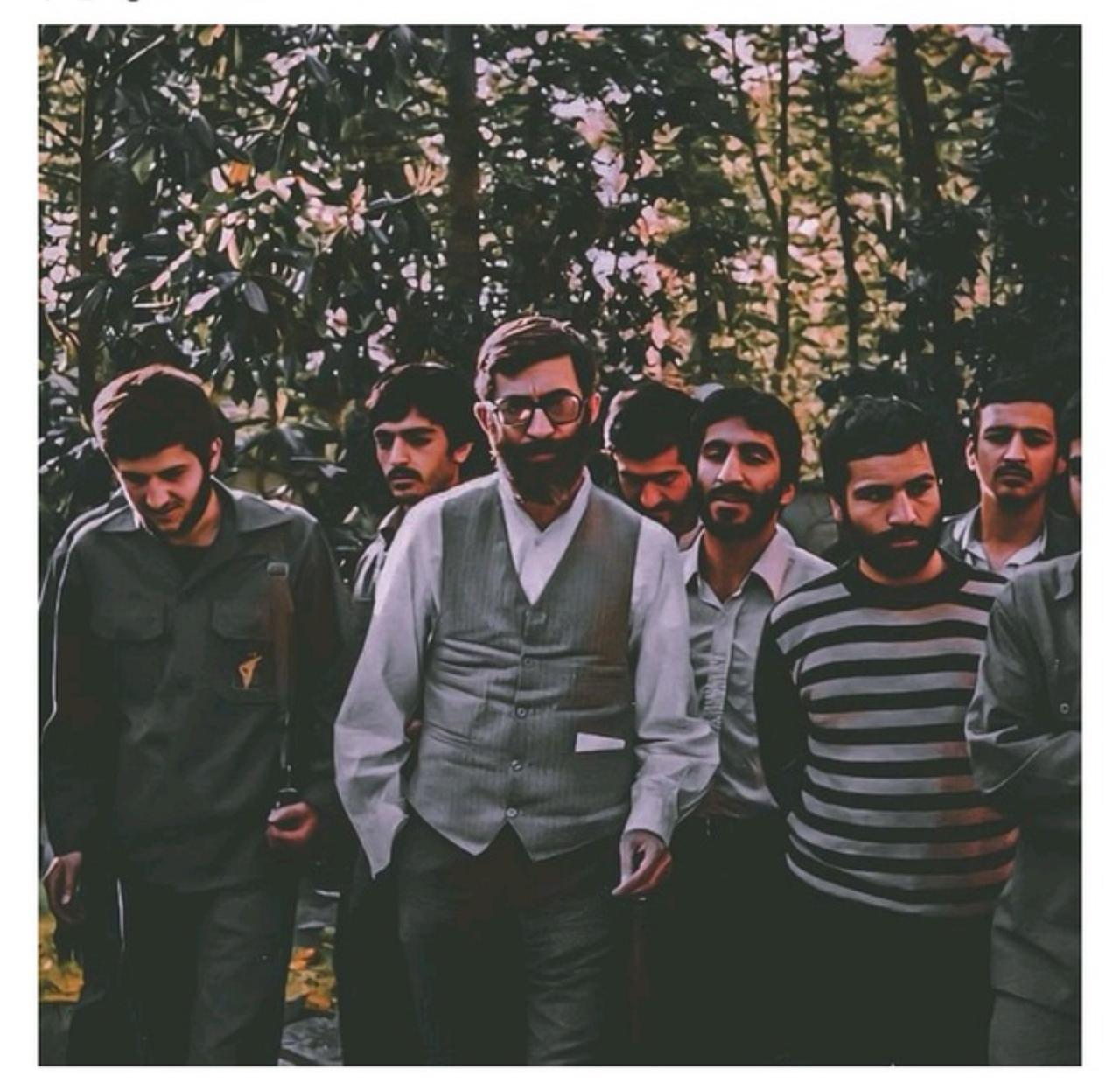 哈梅内伊的诗竟然写的这么好，看得我眼眶发热。“残躯亦能呐喊，沉默亦有雷霆，此