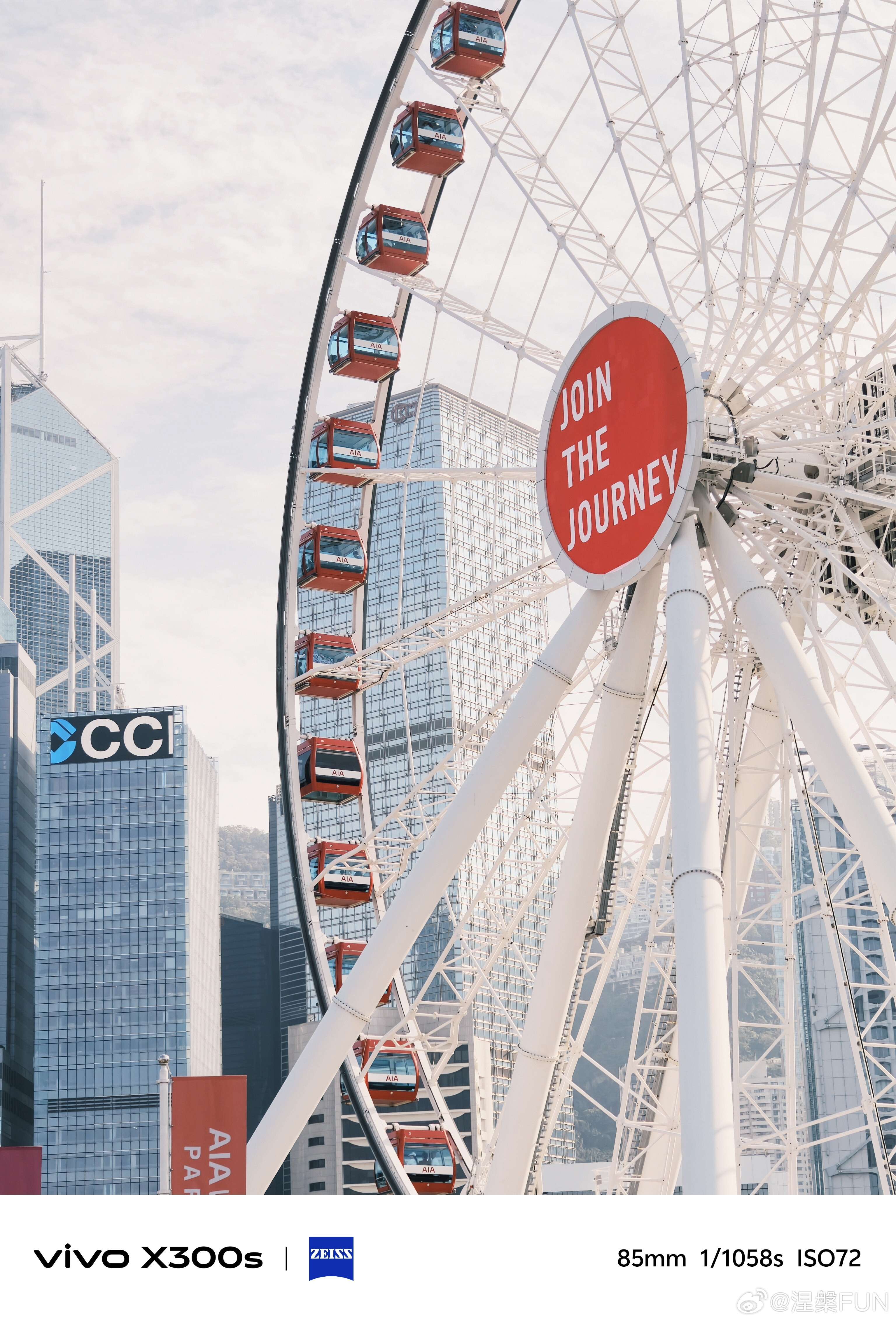 vivoX300Ultra/X300sV单首发追光、浓郁双色调，自带十余种