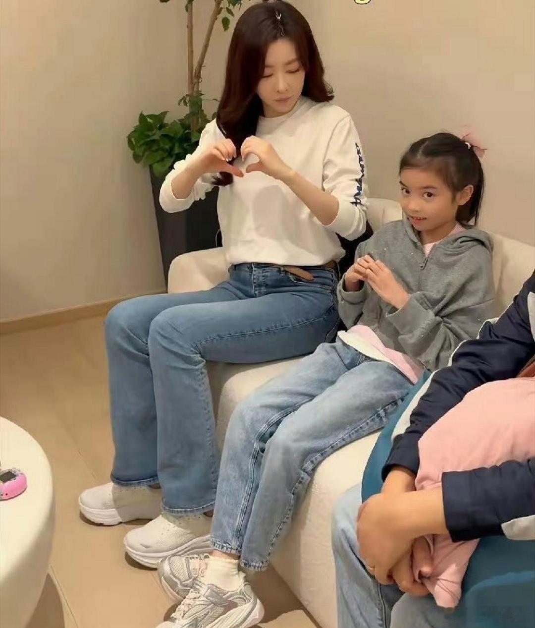 熊黛林和女儿同框，基因太神奇了！​​​
