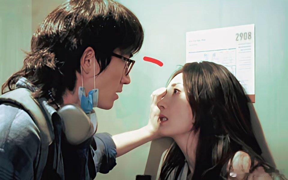 不是我说《惊蛰无声》到底是哪个天才想出来让杨幂和朱一龙一起来演对手戏的。朱一龙和